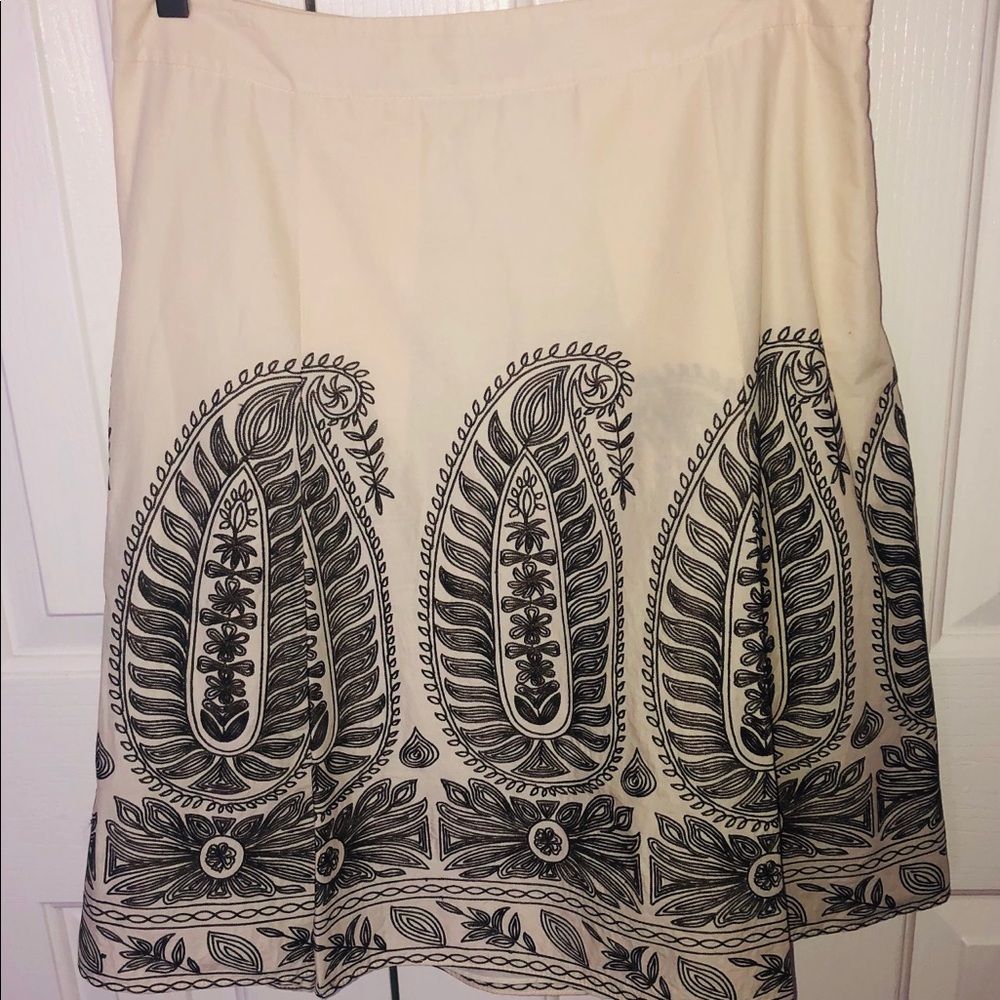GUC Ann Taylor Cream&brown embroidered skirt